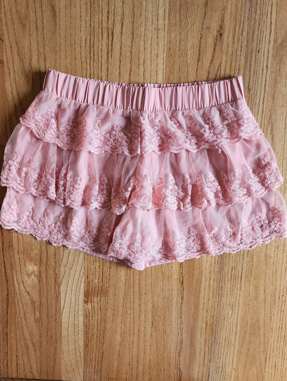 NWOT Mine Junior's Solid Pink Tiered Lace Front Shorts Small S